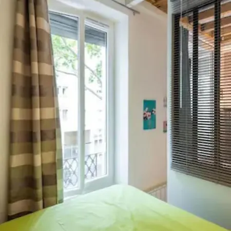 Appartement Le Petit Domer -metro Garibaldi-universite